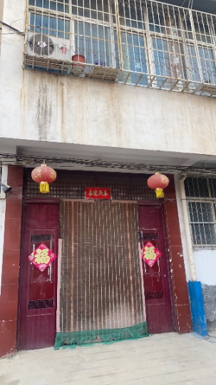 出售四室两厅,200㎡,62万元